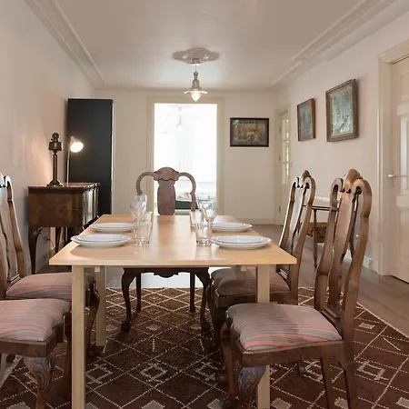 Oda ve Kahvaltı Classic West Apartement *